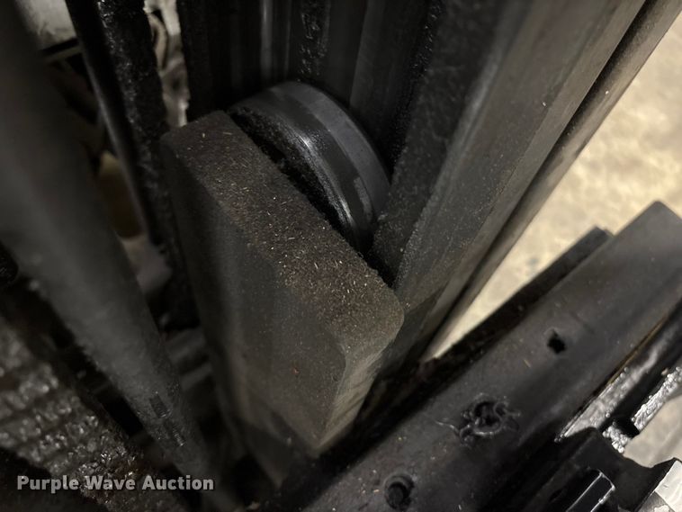 image for item ET8650 2016 UniCarriers CFS40 forklift