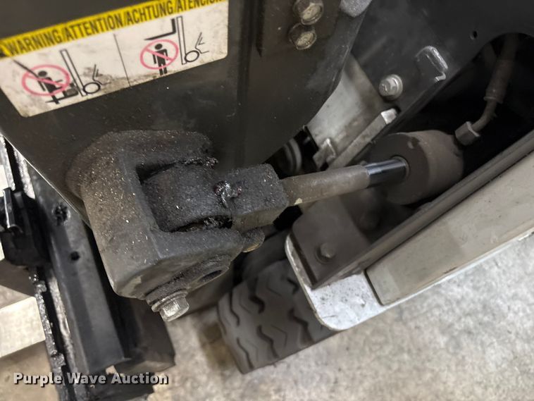 image for item ET8650 2016 UniCarriers CFS40 forklift