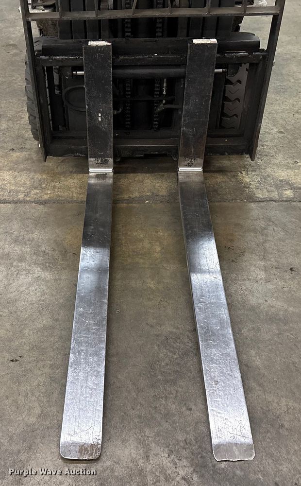 image for item ET8650 2016 UniCarriers CFS40 forklift