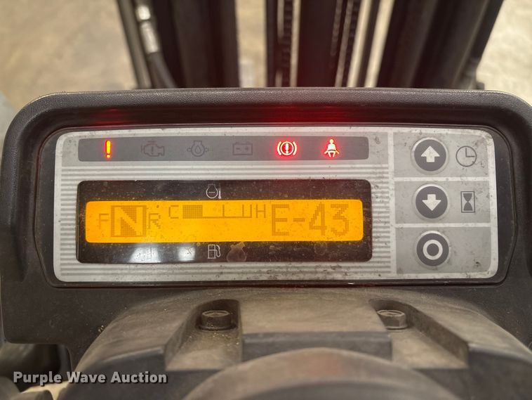 image for item ET8650 2016 UniCarriers CFS40 forklift