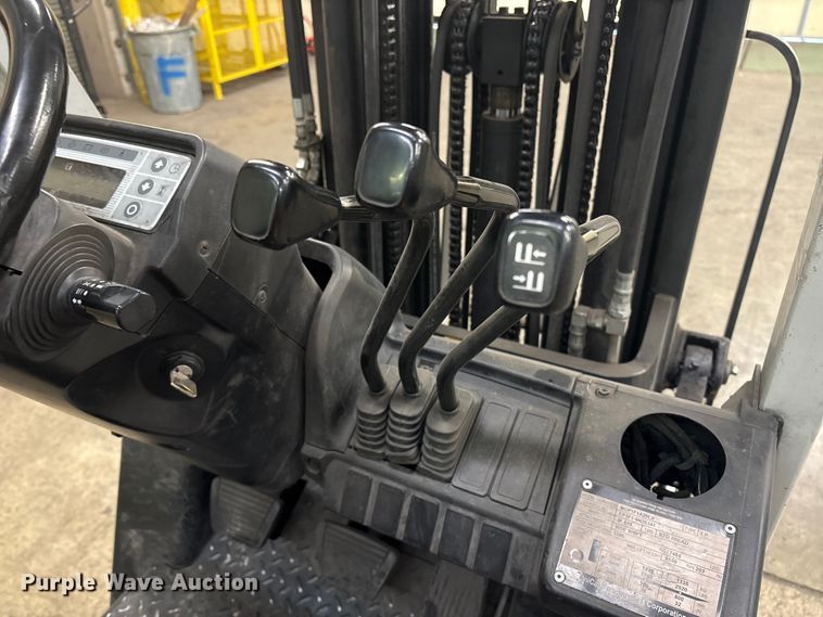 image for item ET8650 2016 UniCarriers CFS40 forklift