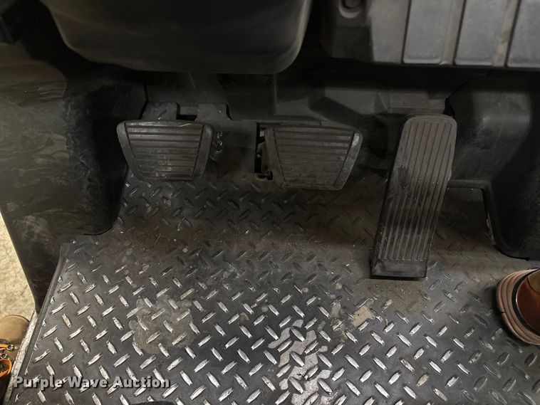 image for item ET8650 2016 UniCarriers CFS40 forklift