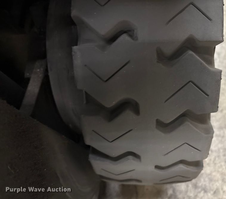 image for item ET8650 2016 UniCarriers CFS40 forklift