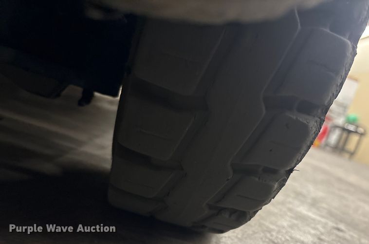 image for item ET8650 2016 UniCarriers CFS40 forklift