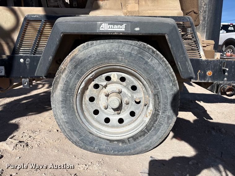 image for item EU4759 2018 Allmand Bros Inc Night Light Pro 2 V light plant