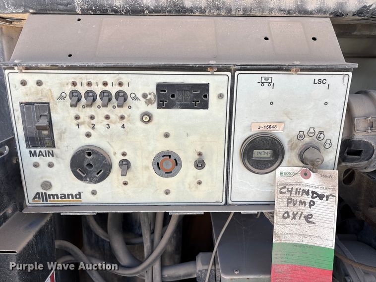 image for item EU4761 2018 Allmand Bros Inc Night Light Pro 2 V light plant