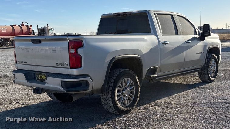 image for item EU4786 2022 Chevrolet Silverado 2500HD Crew Cab pickup truck