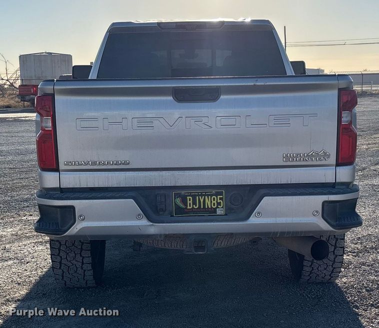 image for item EU4786 2022 Chevrolet Silverado 2500HD Crew Cab pickup truck