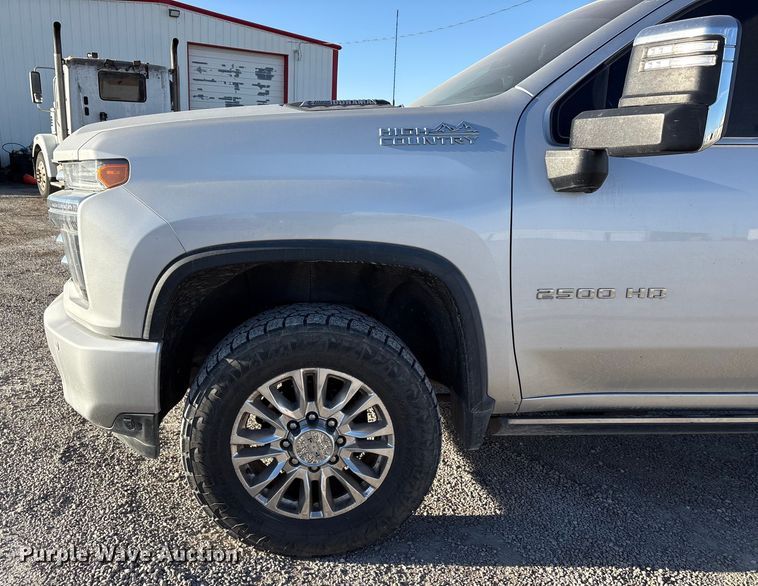 image for item EU4786 2022 Chevrolet Silverado 2500HD Crew Cab pickup truck