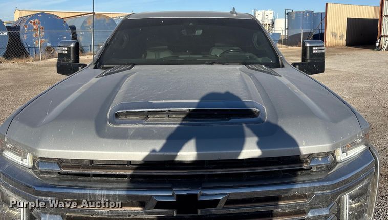 image for item EU4786 2022 Chevrolet Silverado 2500HD Crew Cab pickup truck