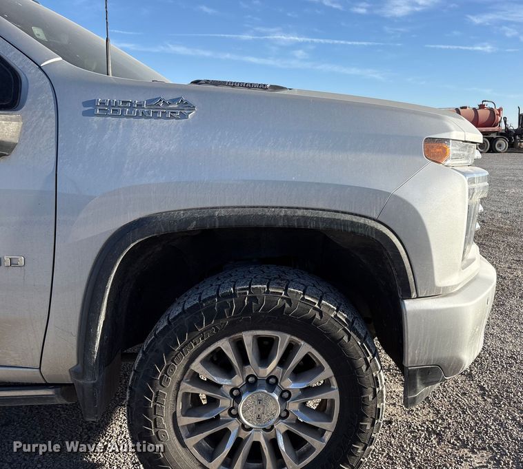 image for item EU4786 2022 Chevrolet Silverado 2500HD Crew Cab pickup truck