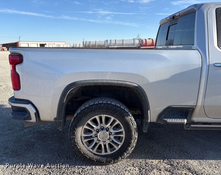 image for item EU4786 2022 Chevrolet Silverado 2500HD Crew Cab pickup truck