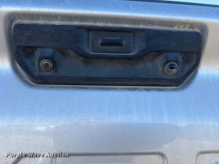 image for item EU4786 2022 Chevrolet Silverado 2500HD Crew Cab pickup truck