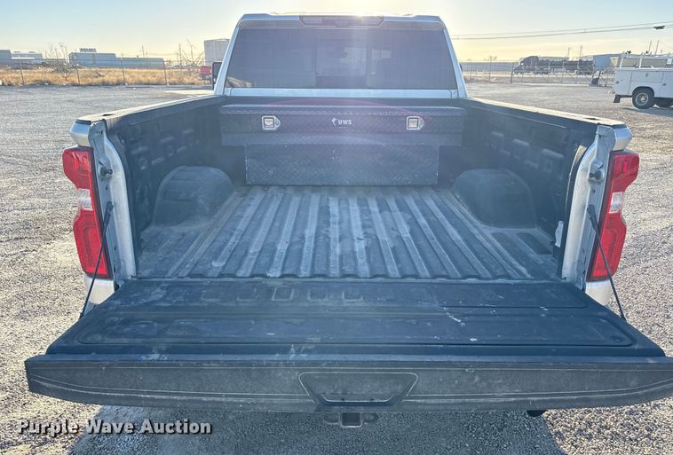 image for item EU4786 2022 Chevrolet Silverado 2500HD Crew Cab pickup truck