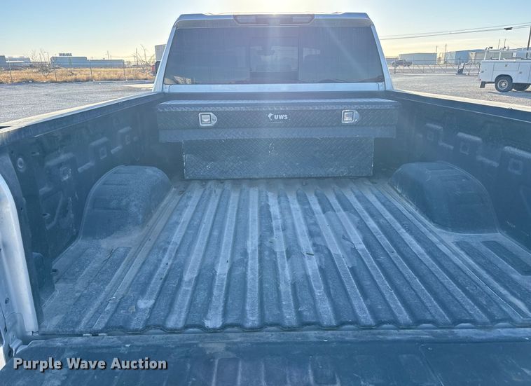 image for item EU4786 2022 Chevrolet Silverado 2500HD Crew Cab pickup truck