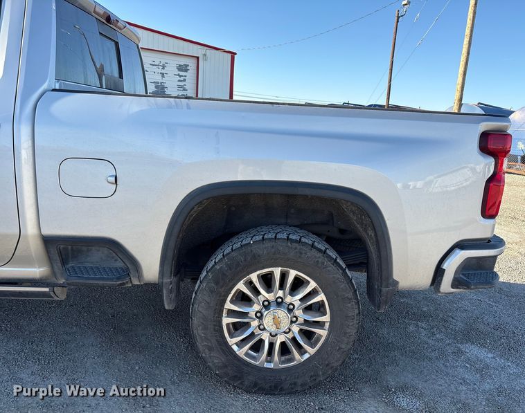 image for item EU4786 2022 Chevrolet Silverado 2500HD Crew Cab pickup truck
