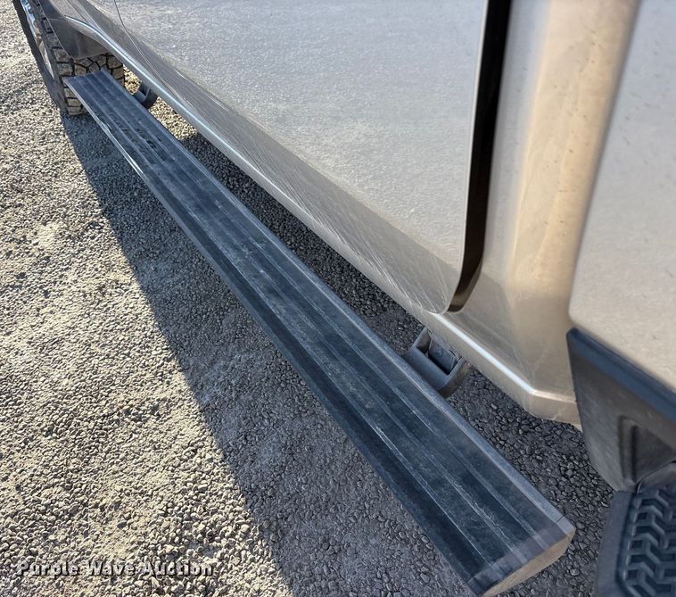 image for item EU4786 2022 Chevrolet Silverado 2500HD Crew Cab pickup truck