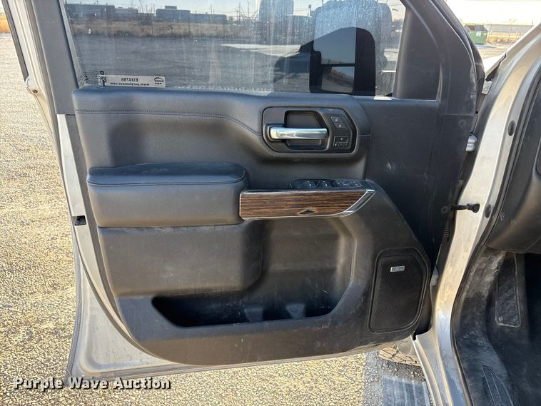 image for item EU4786 2022 Chevrolet Silverado 2500HD Crew Cab pickup truck