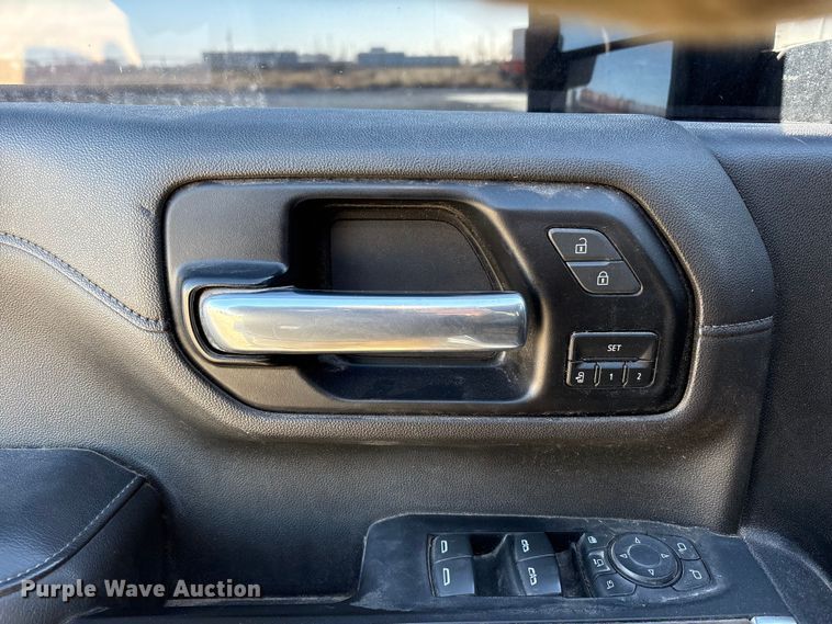 image for item EU4786 2022 Chevrolet Silverado 2500HD Crew Cab pickup truck