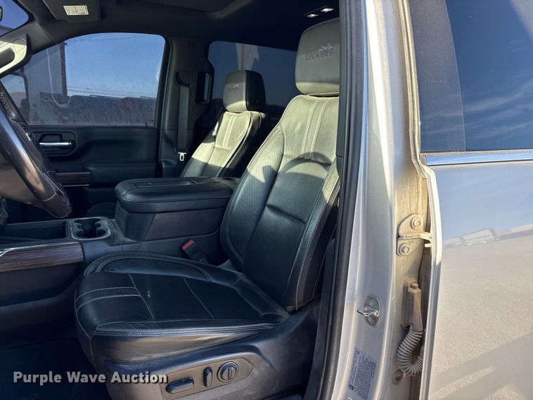 image for item EU4786 2022 Chevrolet Silverado 2500HD Crew Cab pickup truck