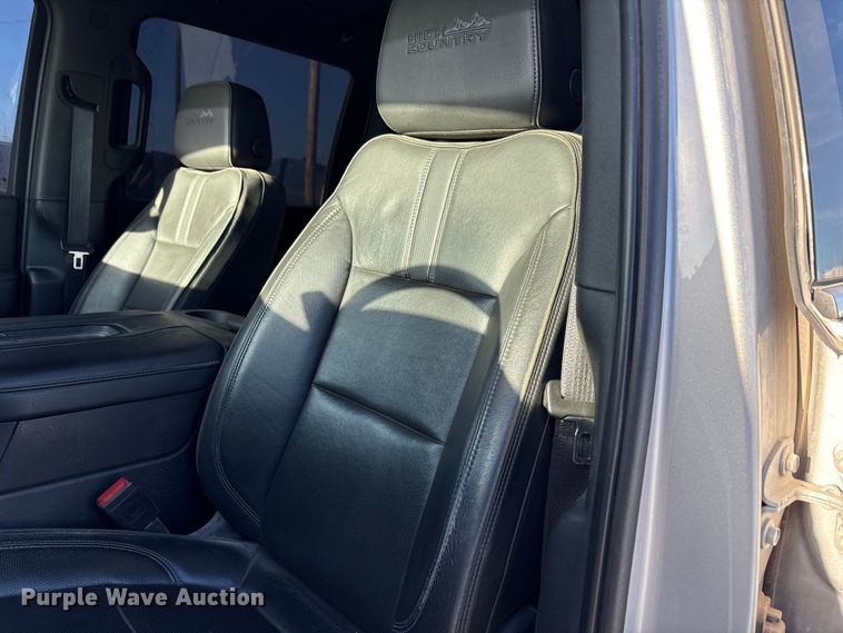 image for item EU4786 2022 Chevrolet Silverado 2500HD Crew Cab pickup truck