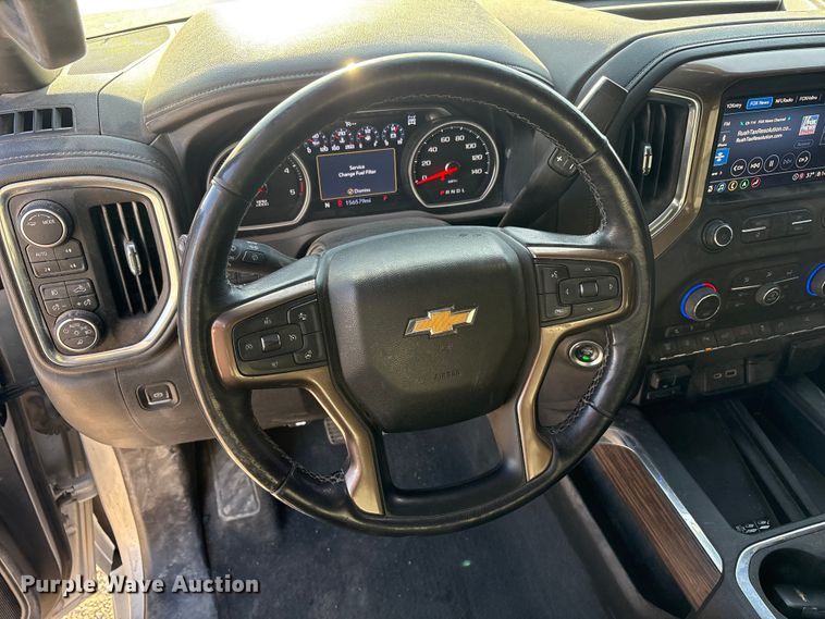 image for item EU4786 2022 Chevrolet Silverado 2500HD Crew Cab pickup truck