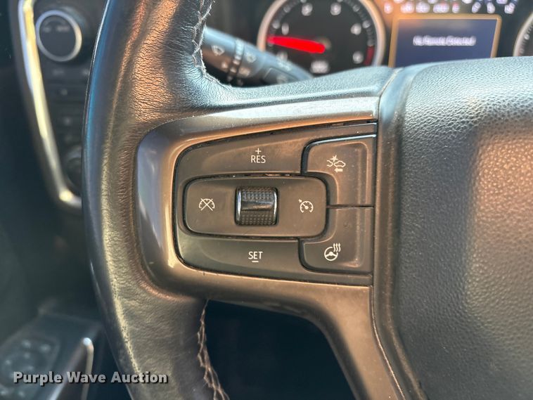 image for item EU4786 2022 Chevrolet Silverado 2500HD Crew Cab pickup truck