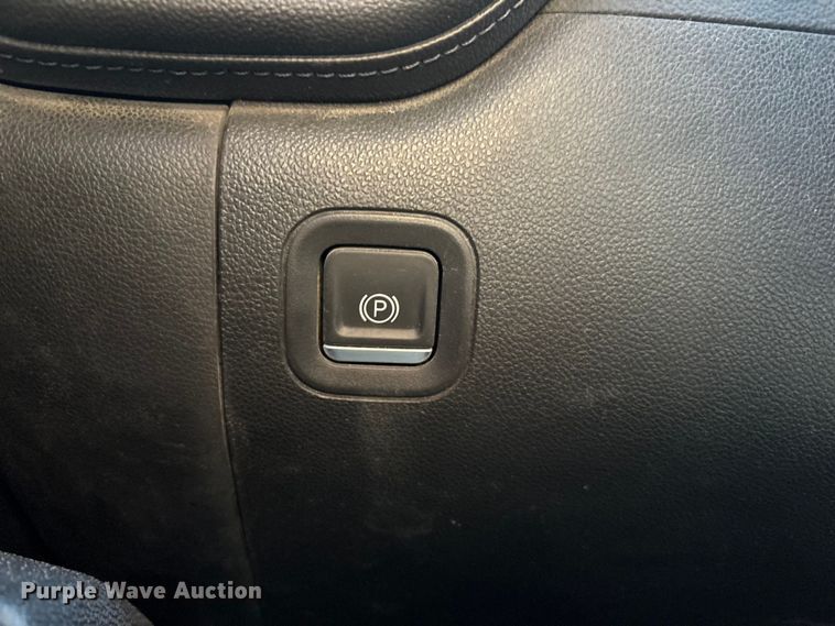 image for item EU4786 2022 Chevrolet Silverado 2500HD Crew Cab pickup truck