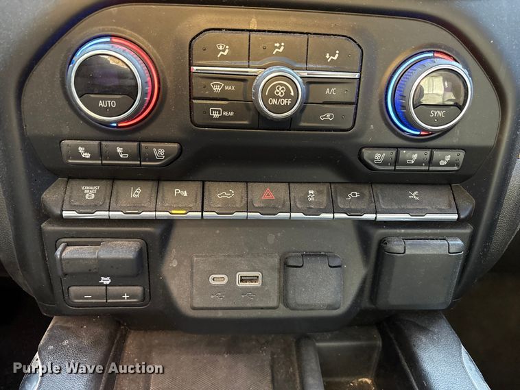 image for item EU4786 2022 Chevrolet Silverado 2500HD Crew Cab pickup truck