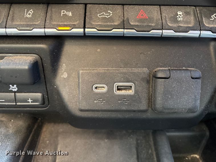 image for item EU4786 2022 Chevrolet Silverado 2500HD Crew Cab pickup truck