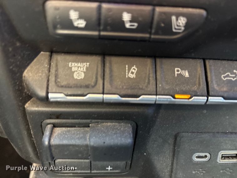 image for item EU4786 2022 Chevrolet Silverado 2500HD Crew Cab pickup truck