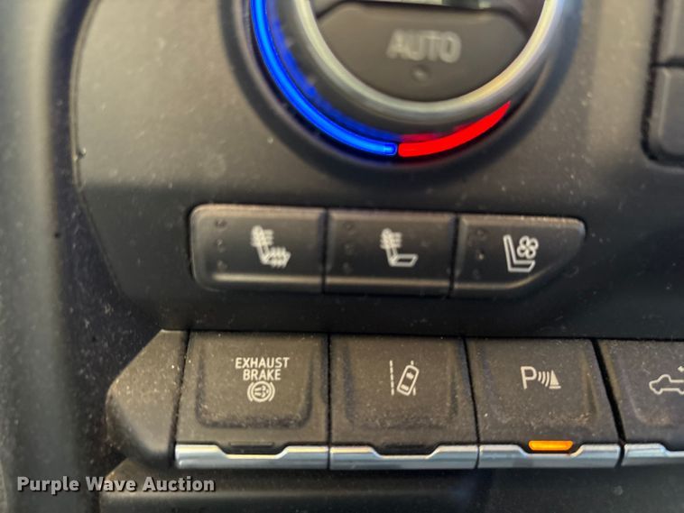 image for item EU4786 2022 Chevrolet Silverado 2500HD Crew Cab pickup truck