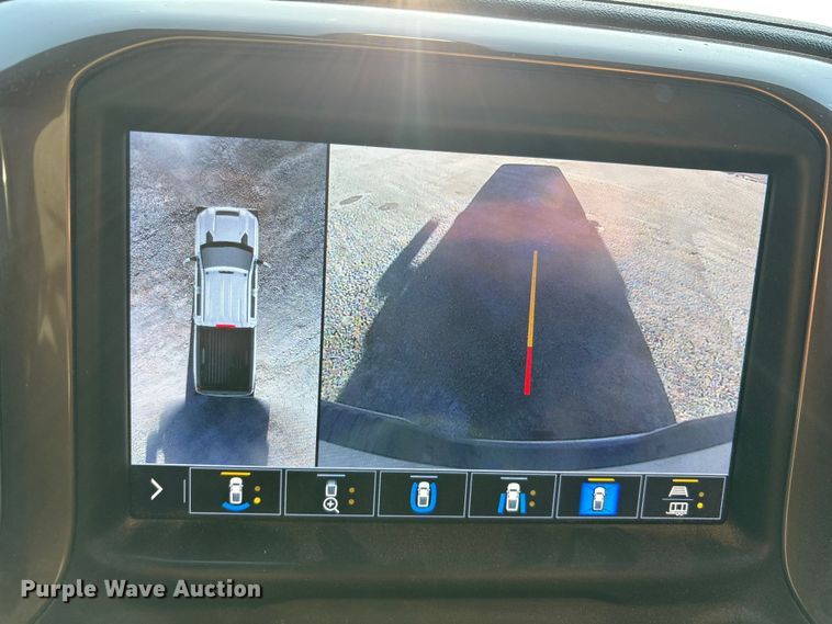 image for item EU4786 2022 Chevrolet Silverado 2500HD Crew Cab pickup truck