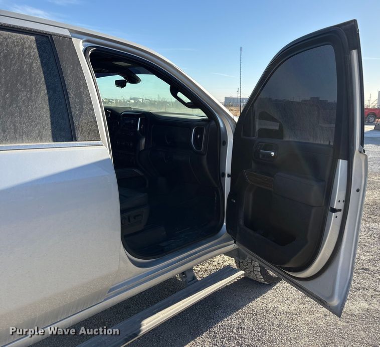 image for item EU4786 2022 Chevrolet Silverado 2500HD Crew Cab pickup truck