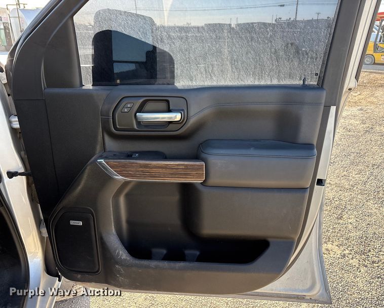 image for item EU4786 2022 Chevrolet Silverado 2500HD Crew Cab pickup truck