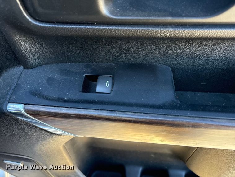 image for item EU4786 2022 Chevrolet Silverado 2500HD Crew Cab pickup truck