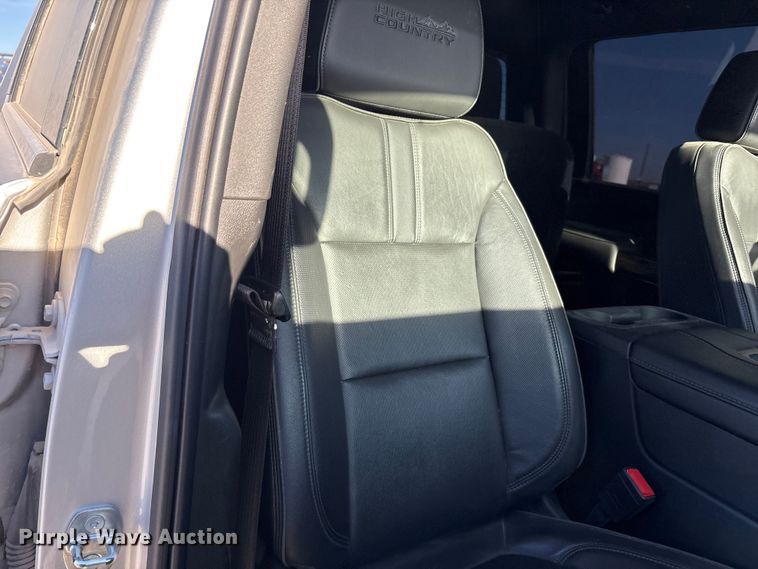 image for item EU4786 2022 Chevrolet Silverado 2500HD Crew Cab pickup truck