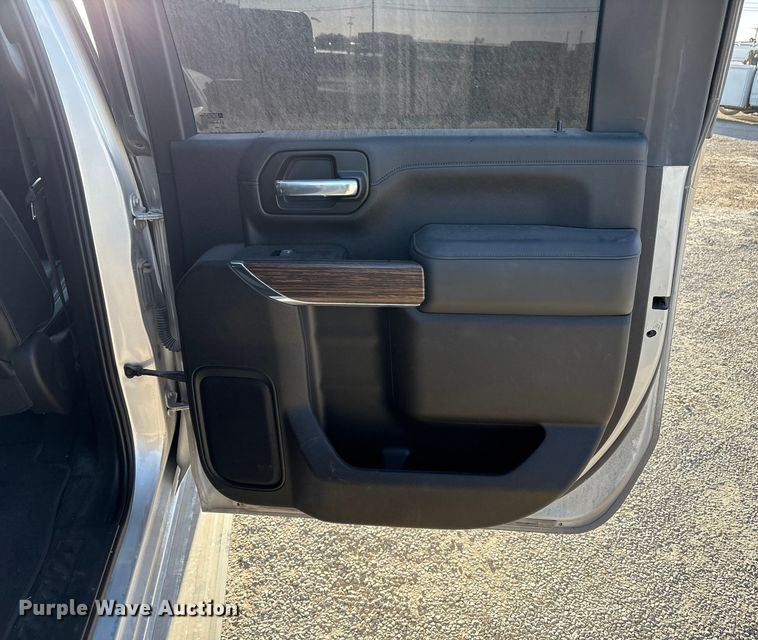 image for item EU4786 2022 Chevrolet Silverado 2500HD Crew Cab pickup truck