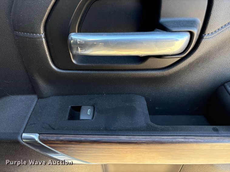 image for item EU4786 2022 Chevrolet Silverado 2500HD Crew Cab pickup truck