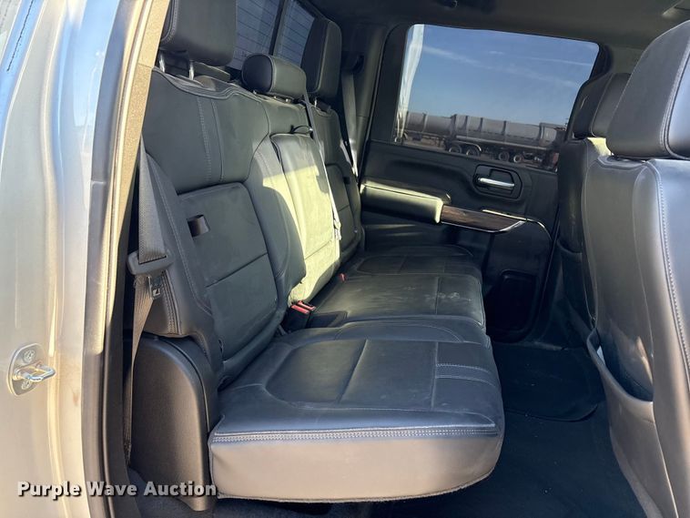 image for item EU4786 2022 Chevrolet Silverado 2500HD Crew Cab pickup truck