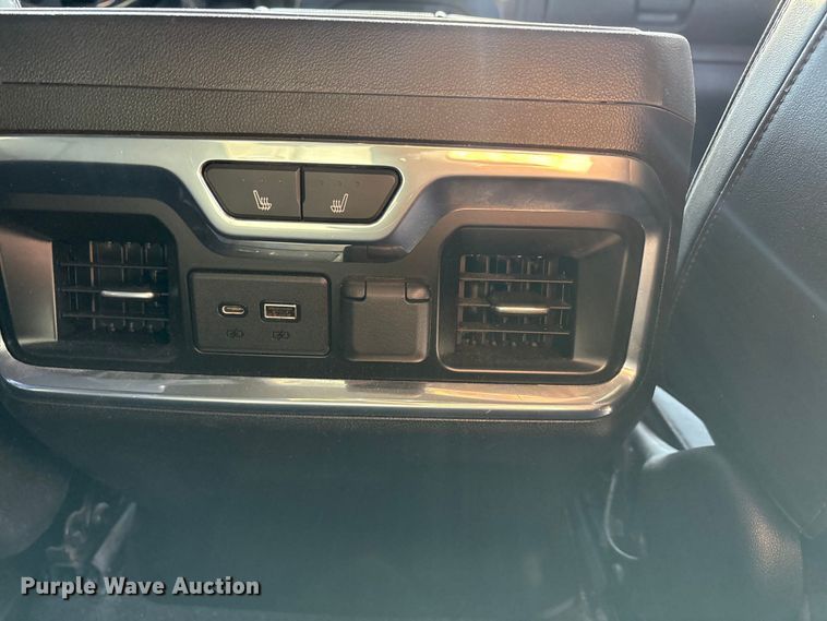 image for item EU4786 2022 Chevrolet Silverado 2500HD Crew Cab pickup truck