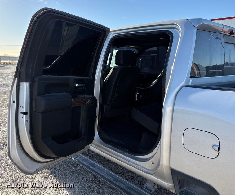 image for item EU4786 2022 Chevrolet Silverado 2500HD Crew Cab pickup truck
