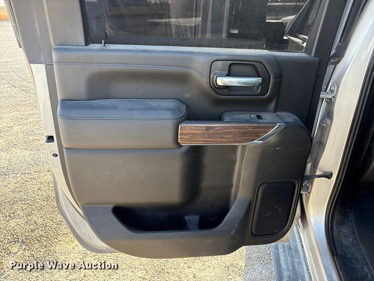 image for item EU4786 2022 Chevrolet Silverado 2500HD Crew Cab pickup truck