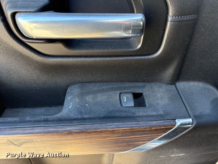 image for item EU4786 2022 Chevrolet Silverado 2500HD Crew Cab pickup truck