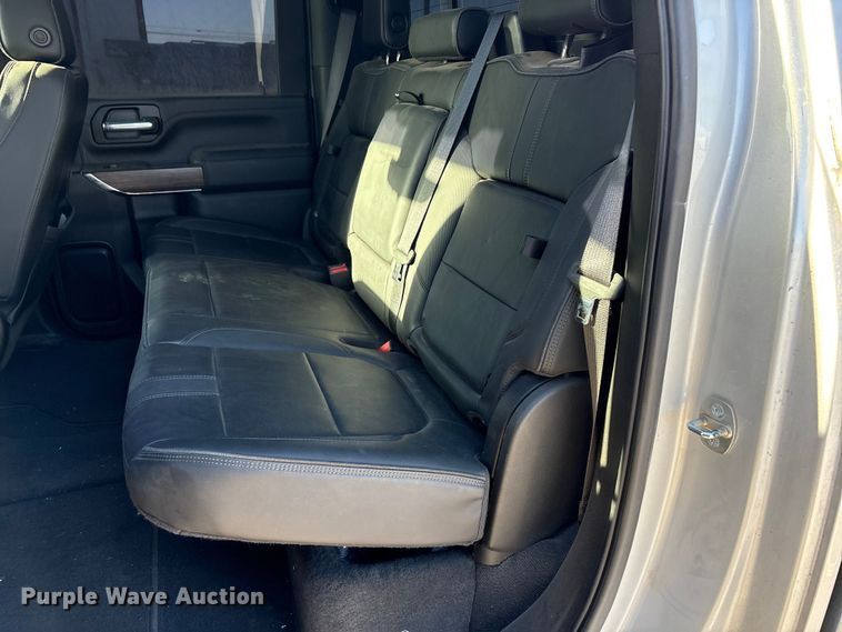 image for item EU4786 2022 Chevrolet Silverado 2500HD Crew Cab pickup truck