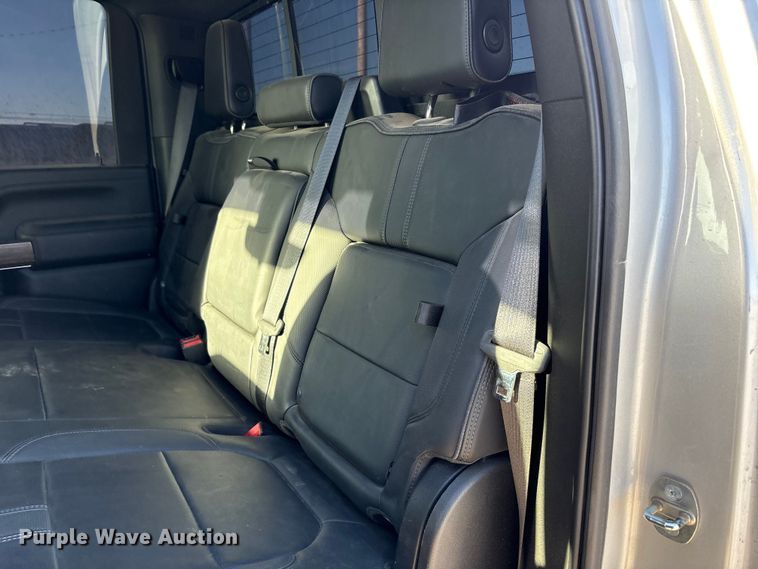 image for item EU4786 2022 Chevrolet Silverado 2500HD Crew Cab pickup truck