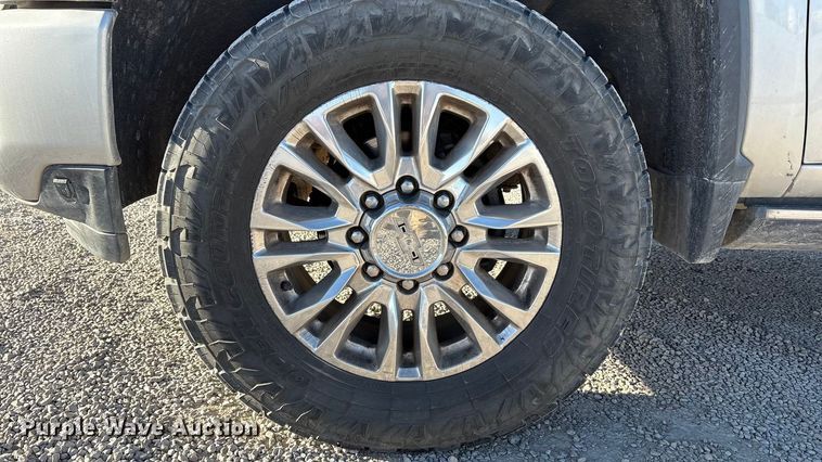 image for item EU4786 2022 Chevrolet Silverado 2500HD Crew Cab pickup truck