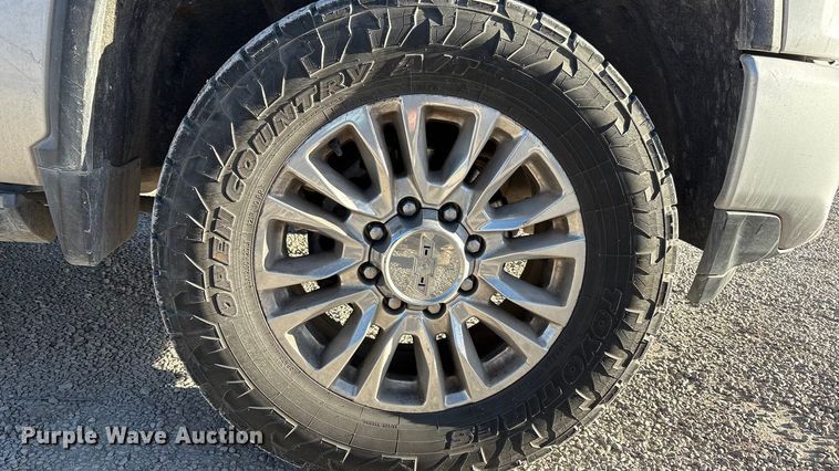 image for item EU4786 2022 Chevrolet Silverado 2500HD Crew Cab pickup truck