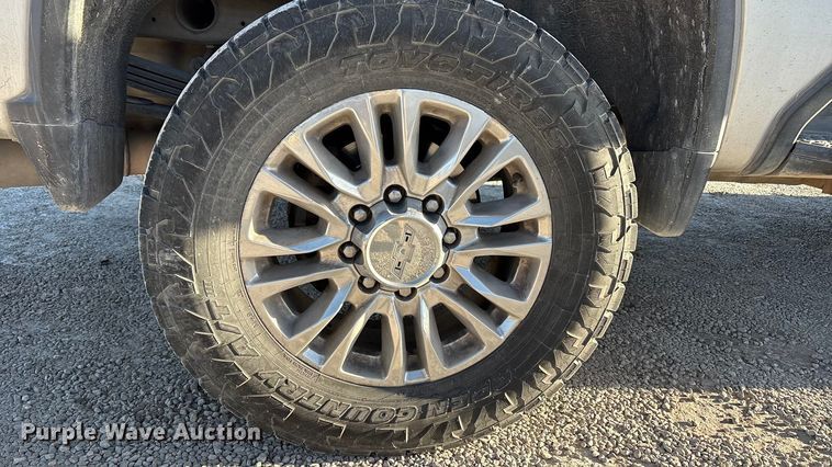 image for item EU4786 2022 Chevrolet Silverado 2500HD Crew Cab pickup truck