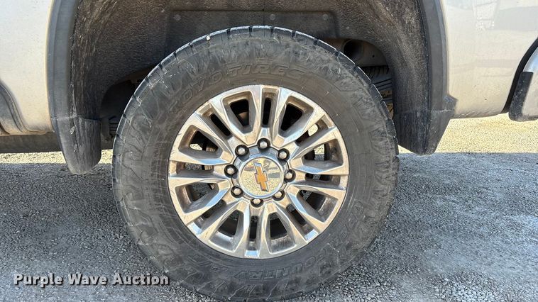 image for item EU4786 2022 Chevrolet Silverado 2500HD Crew Cab pickup truck